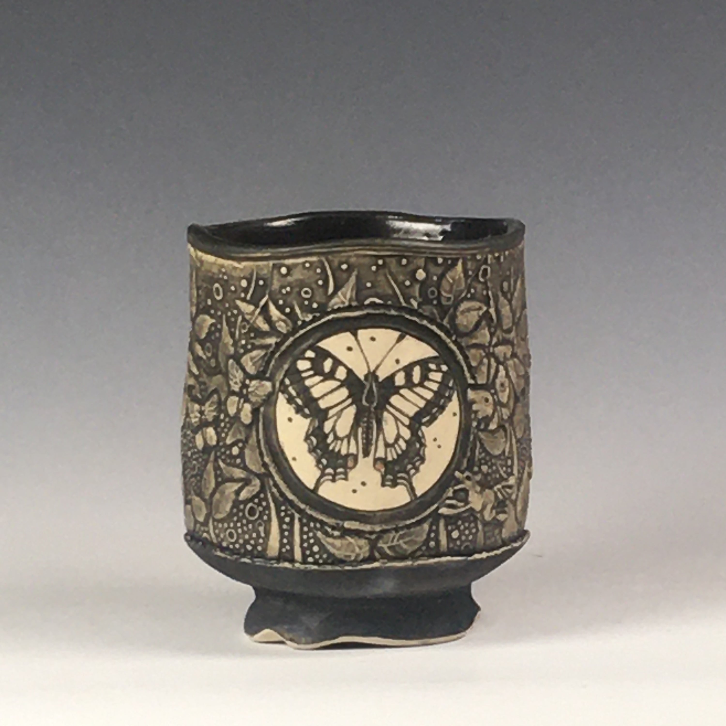 117. Vignette Yunomi/Swallowtail & Monarch