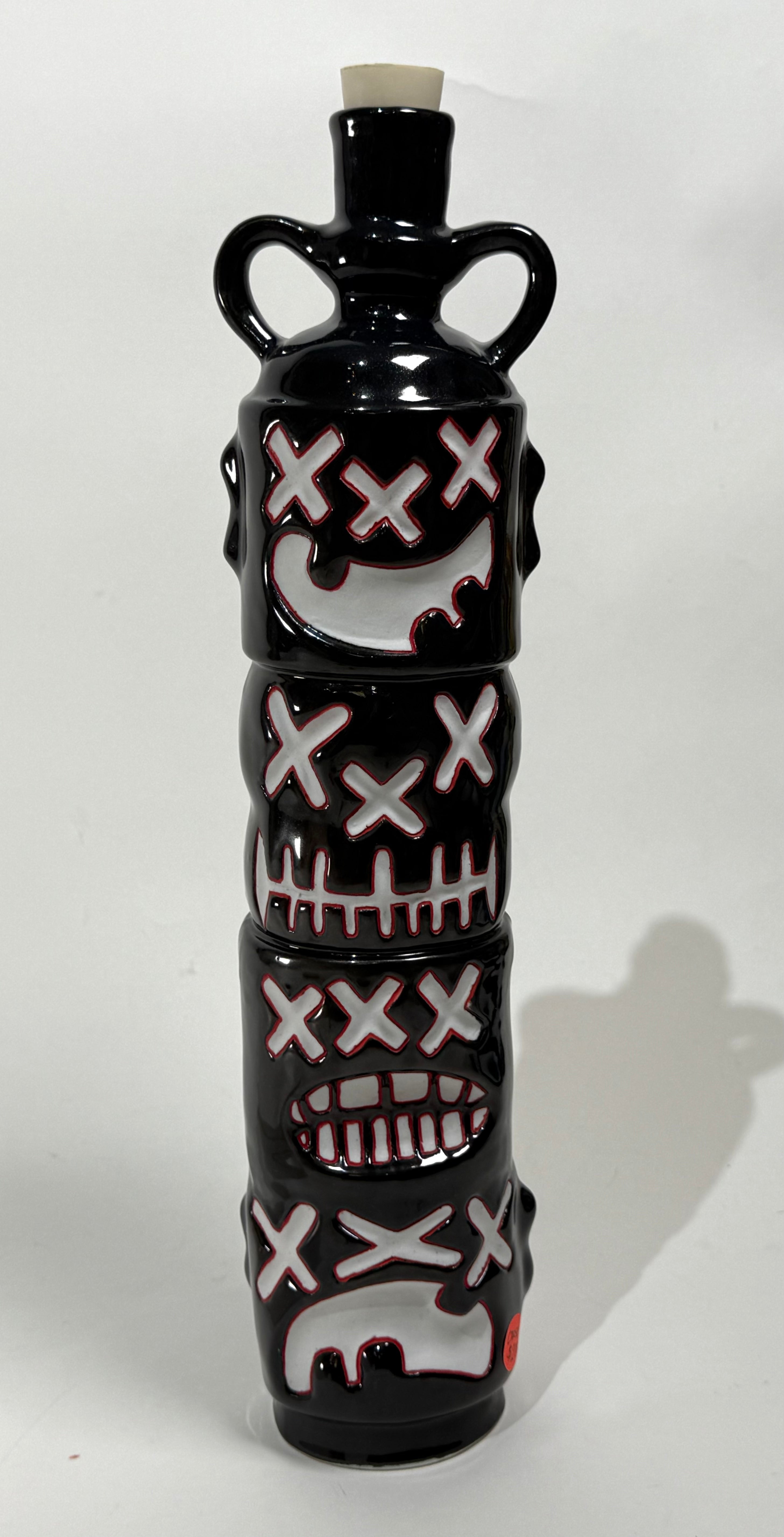 14. Noir Stacked Emojug