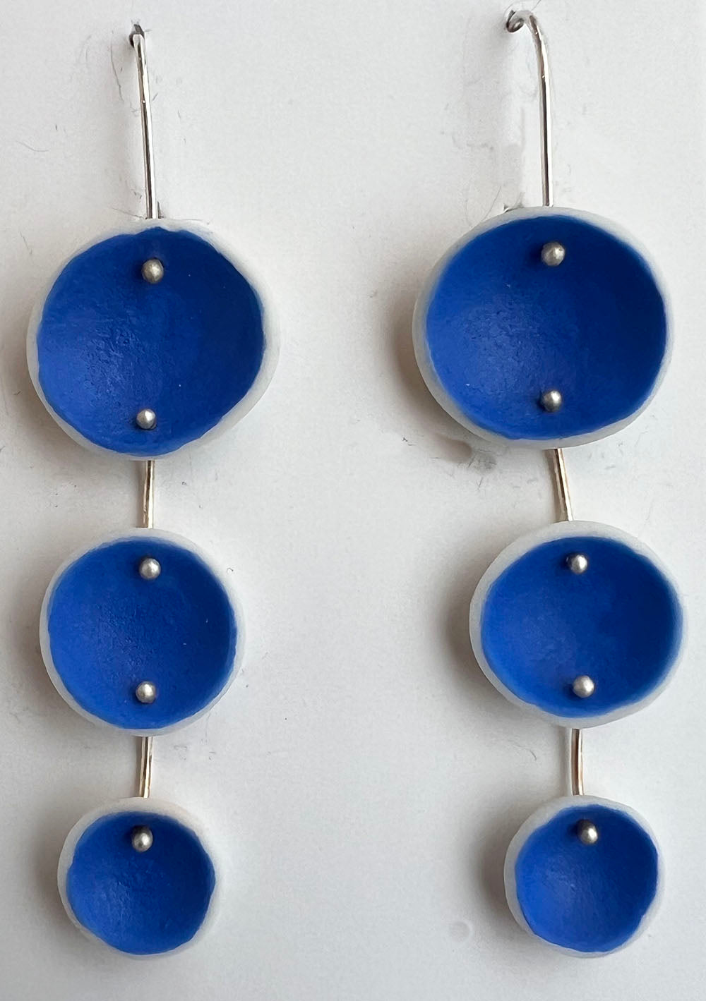 15-22. Triple Dot Dangle Earring