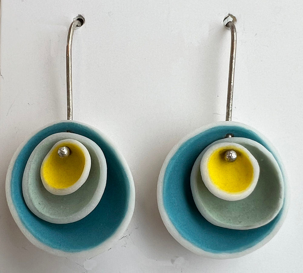 17-22. Triple Dot Dangle Earring