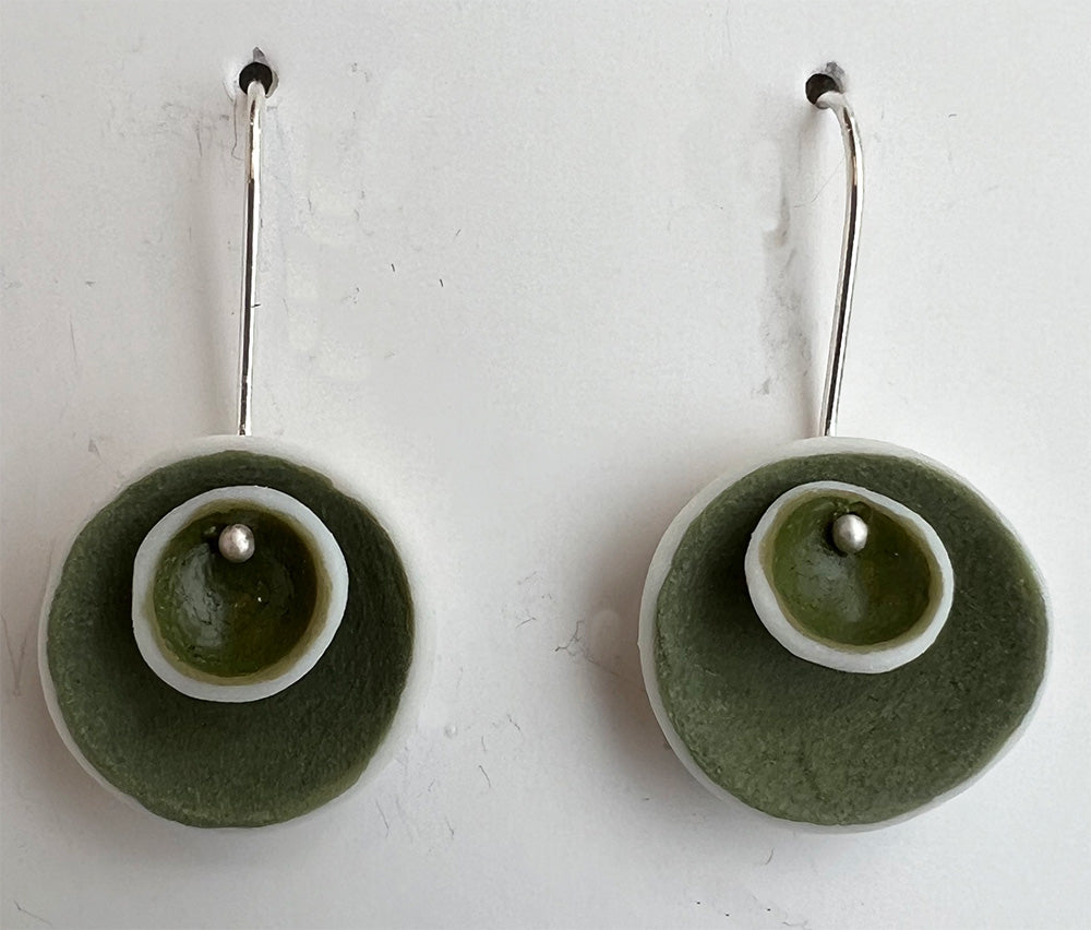 7-22. Medium Dot Nest Earring